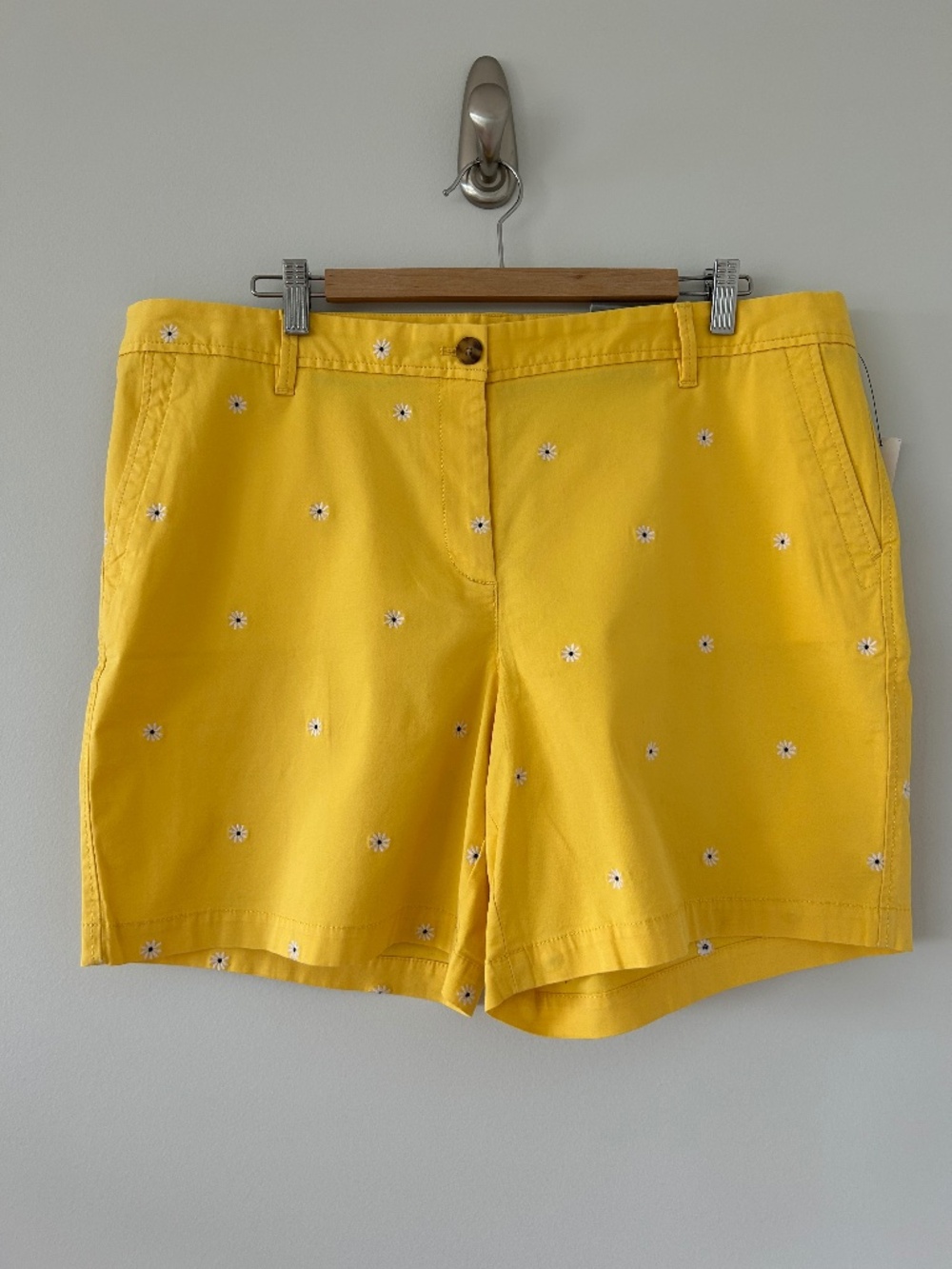 NWT Talbots Relaxed Chino Short 7" Daisy Print - Sz 16